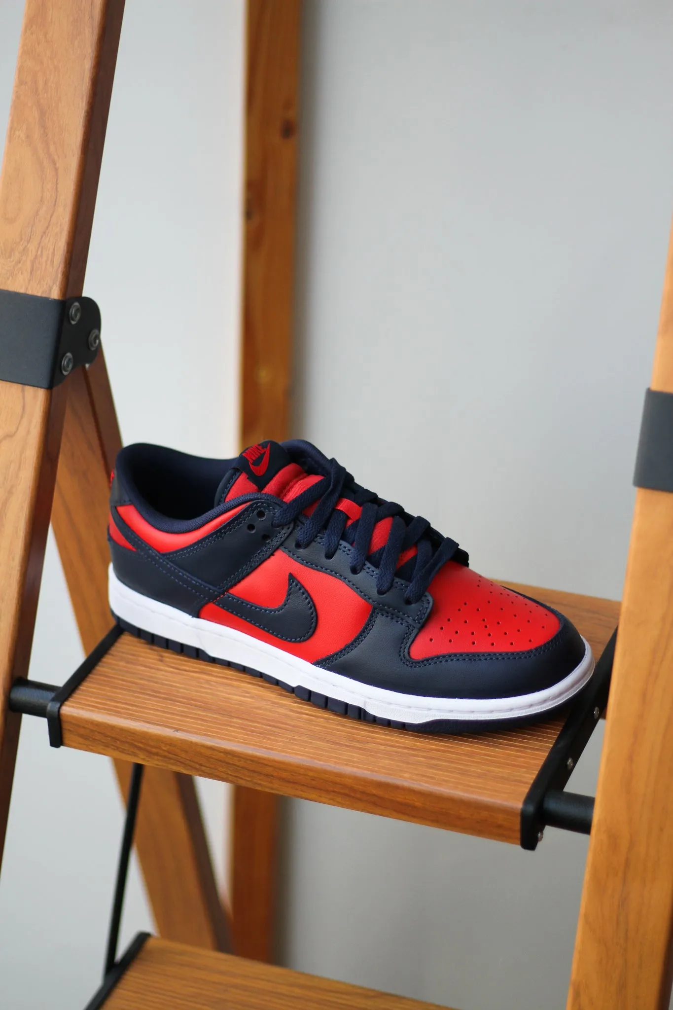 DUNK LOW RETRO "UNIVERSITY RED/OBSIDIAN"