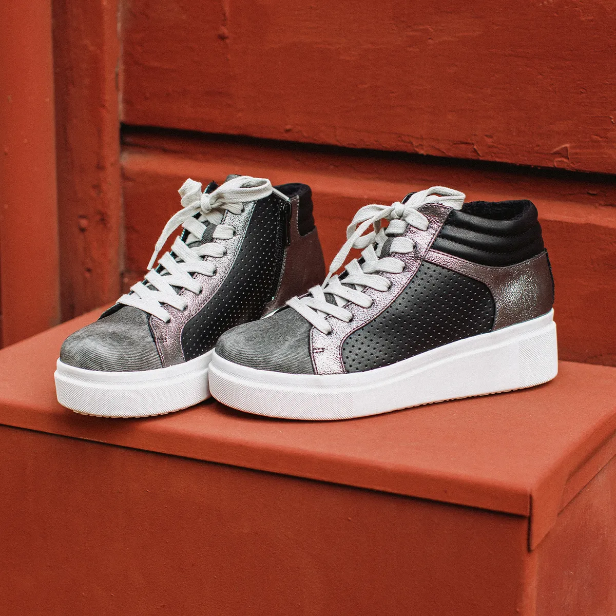 Espaloma High Top Sneaker