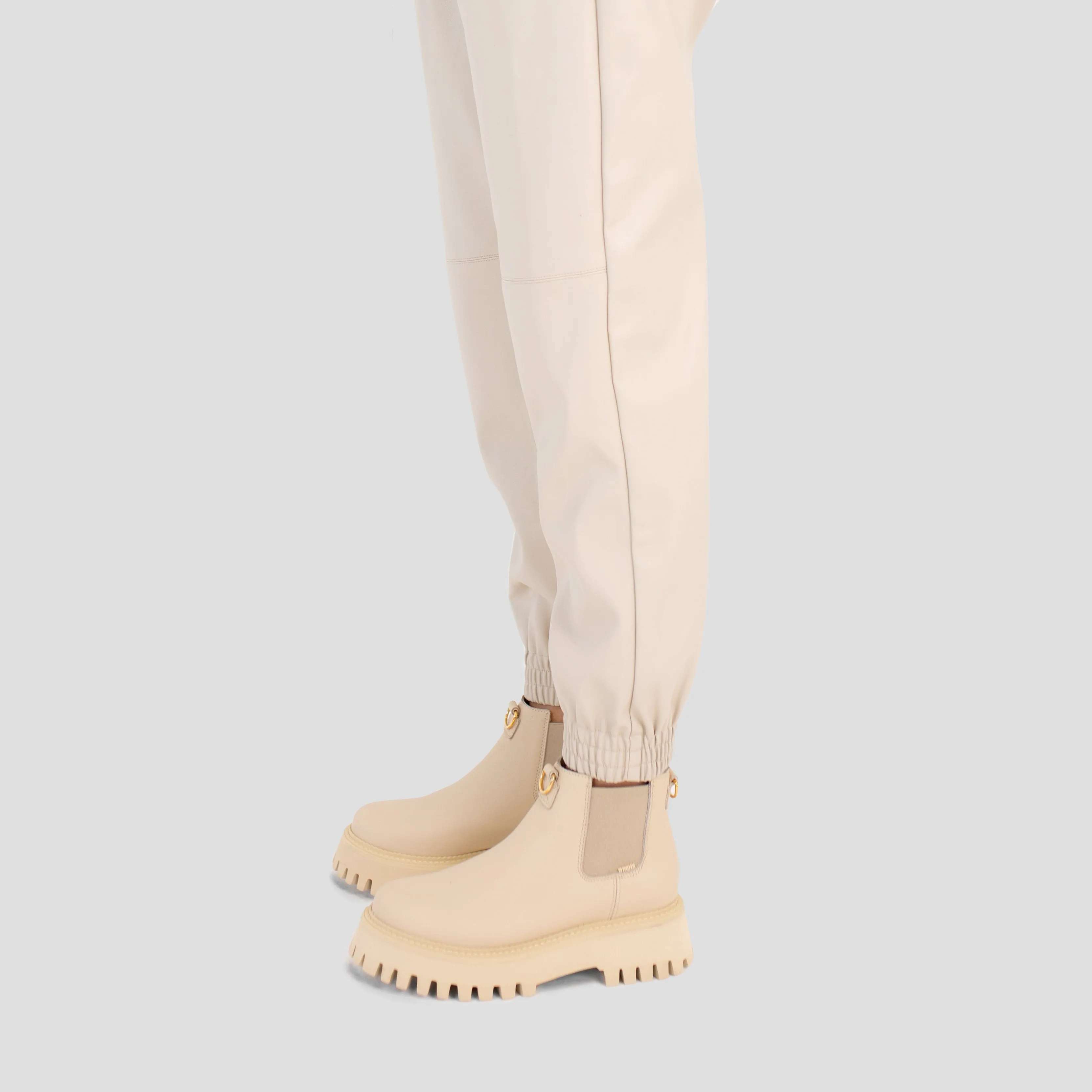 Groovy Chelsea Low Camel Boots