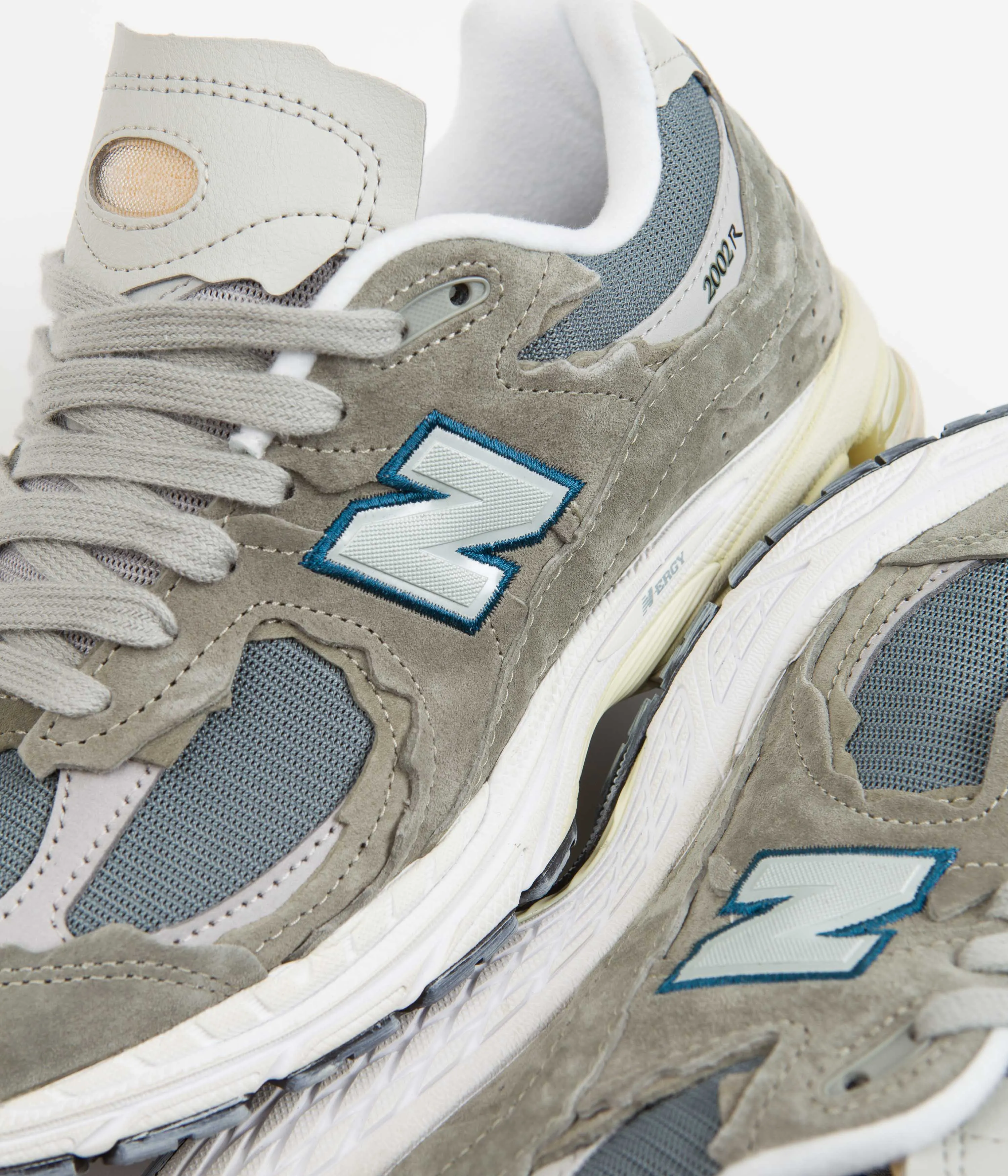 New Balance 2002R Shoes - Mirage Gray