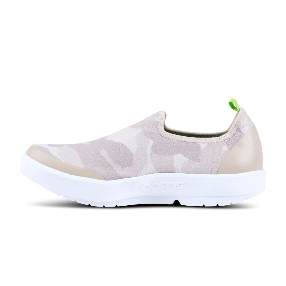 'OOFOS' Women's OOmg eeZee Low Shoe - White / Tan Camo