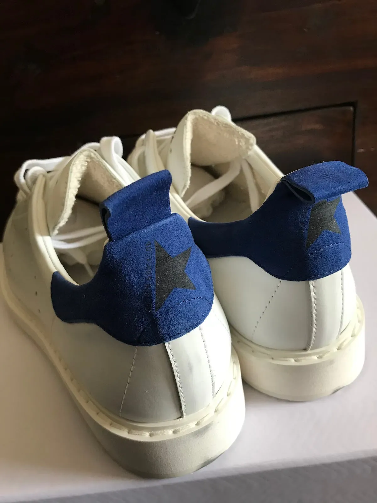 Starter sneakers in leather with navy heel tab