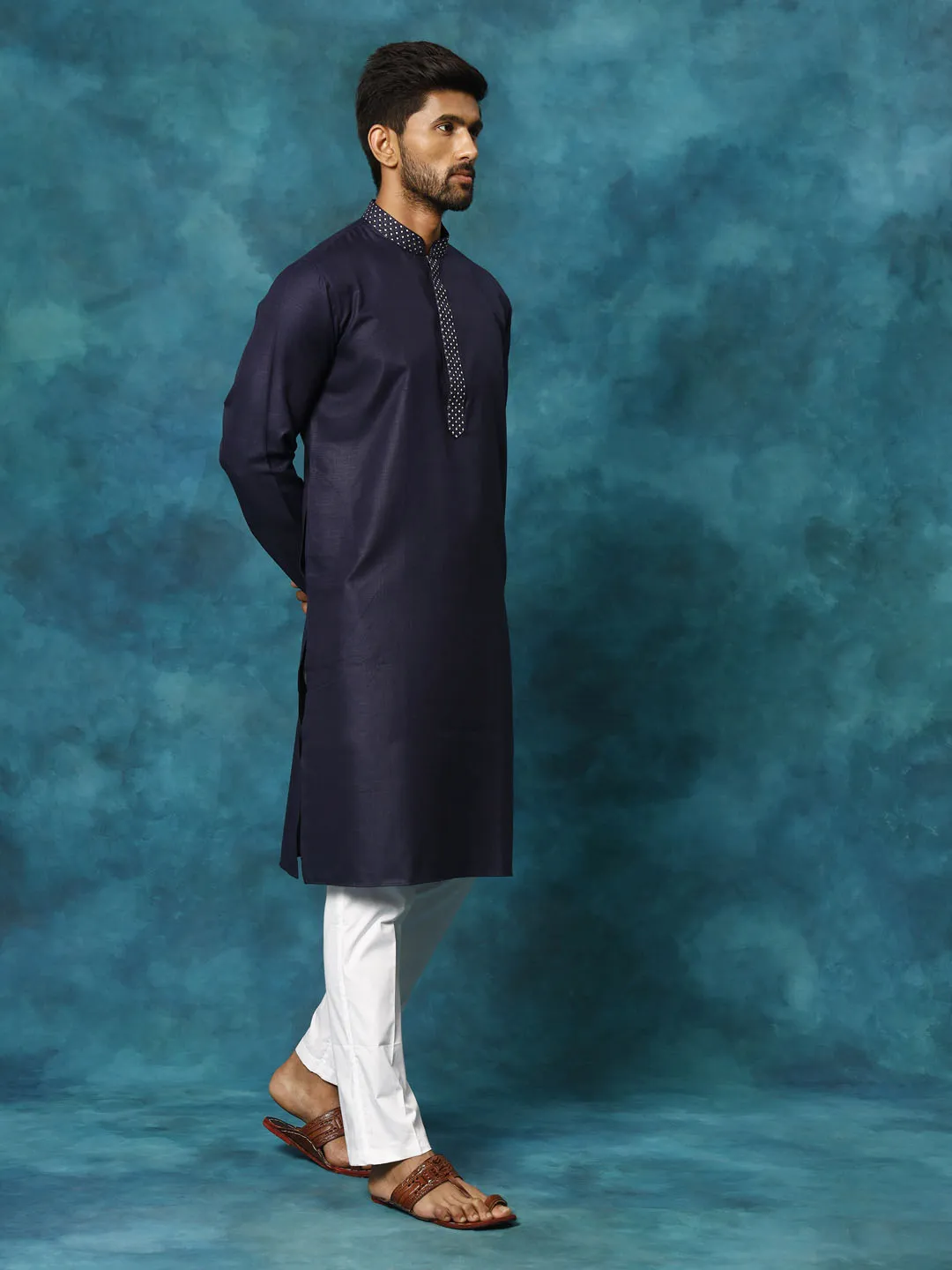 VASTRAMAY Men's Blue & White Kurta Pyjama