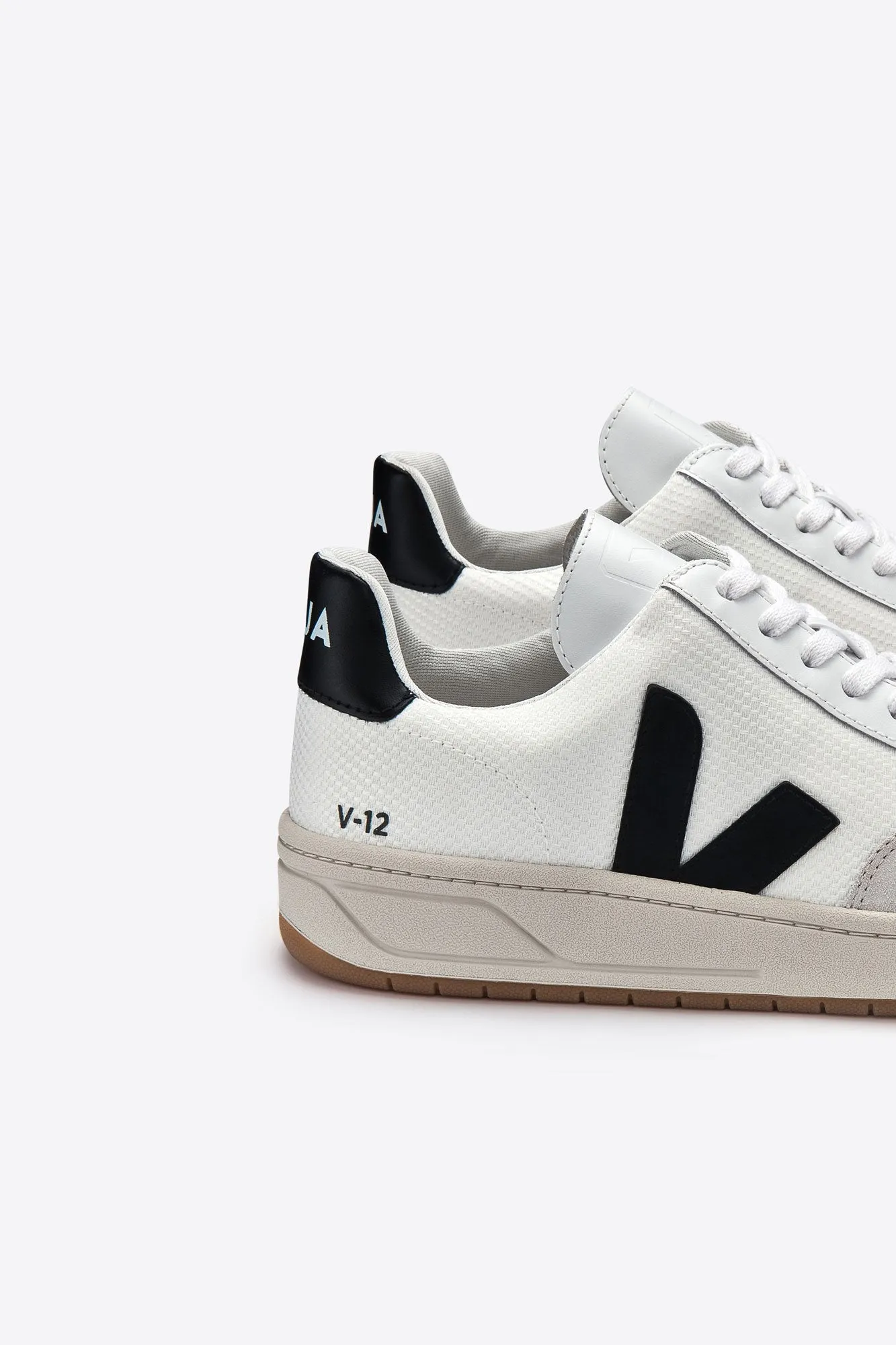 Veja V12 Sneaker